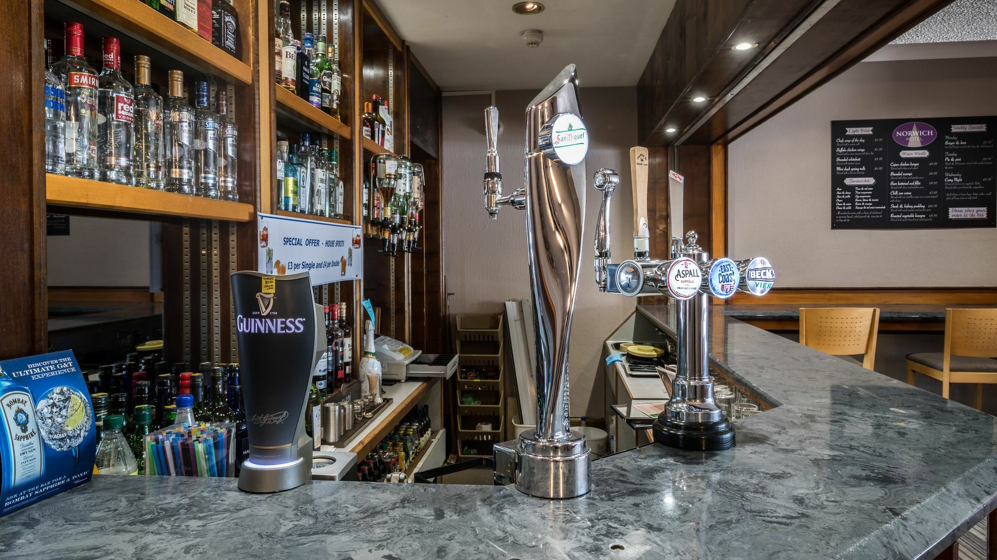 Norwich Hotel エクステリア 写真
