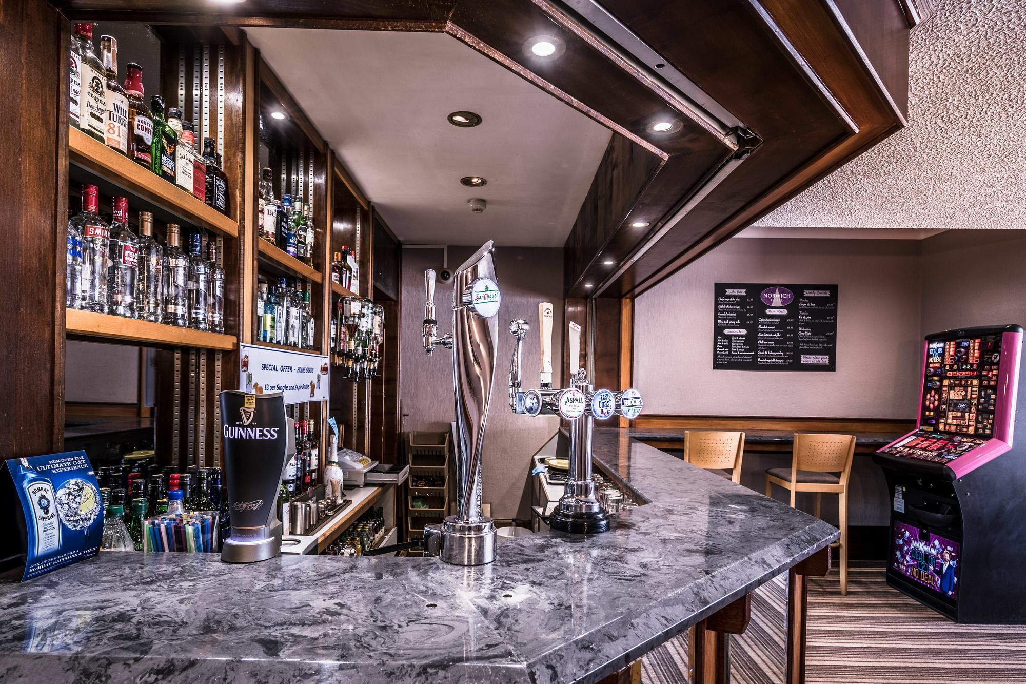 Norwich Hotel エクステリア 写真